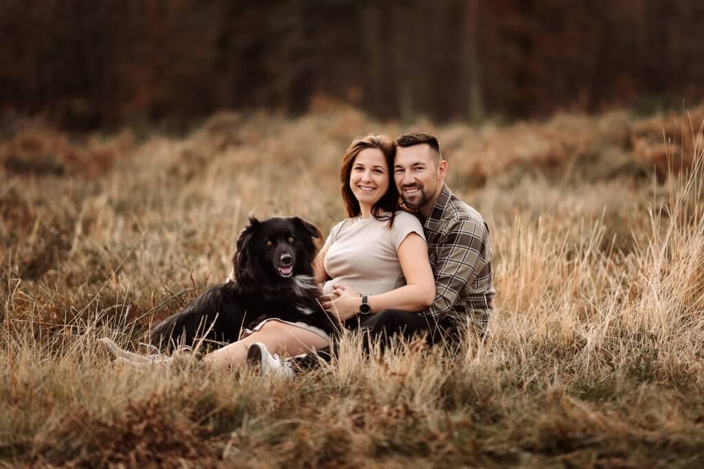 Babybauch-Shooting mit Hund